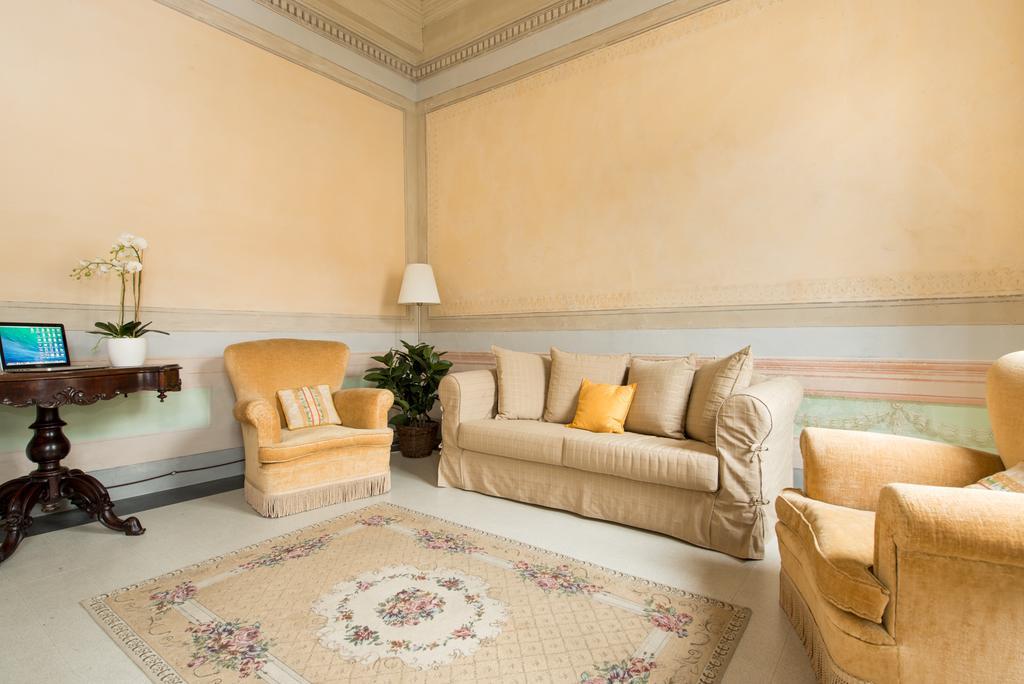 Palazzo Piazza Mazzini Hotel Pescia Phòng bức ảnh